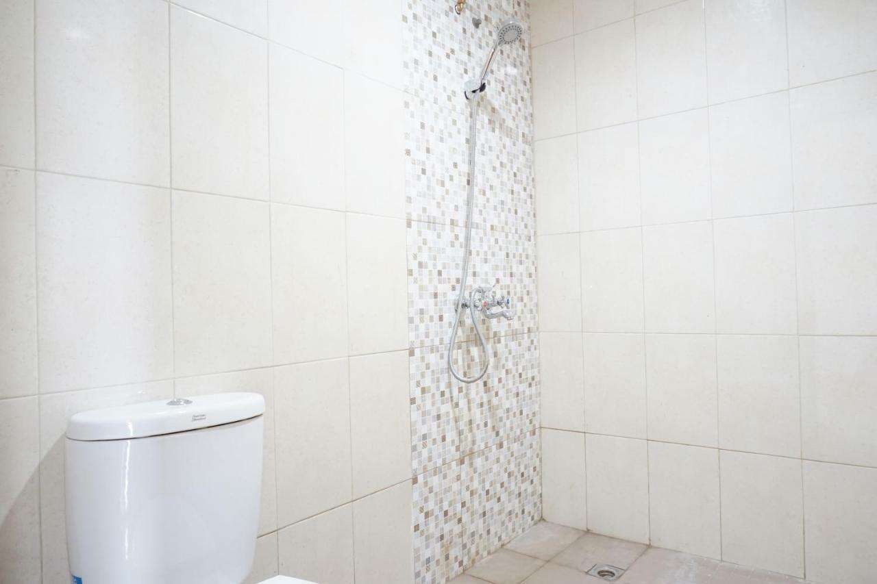 Residences By Reddoorz Near Mt Haryono - Minimum Stay 7 Days Jakarta Luaran gambar