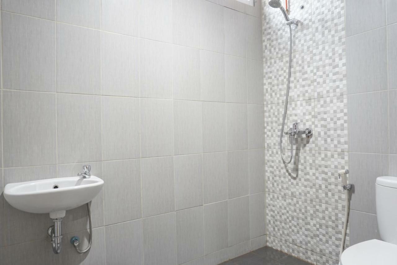 Residences By Reddoorz Near Mt Haryono - Minimum Stay 7 Days Jakarta Luaran gambar