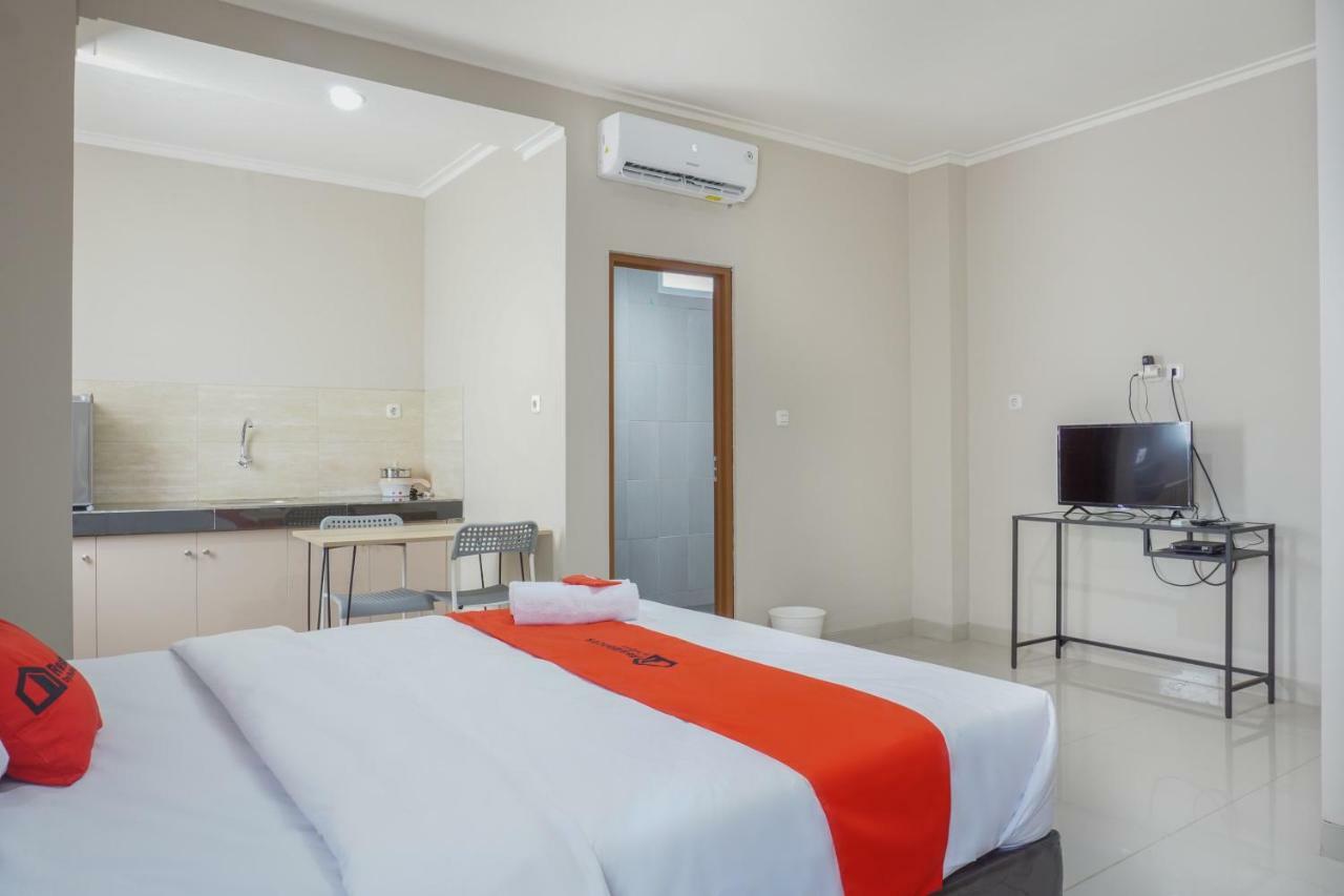 Residences By Reddoorz Near Mt Haryono - Minimum Stay 7 Days Jakarta Luaran gambar